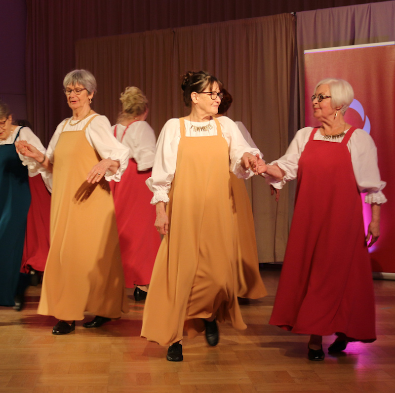 Veteraanien kulttuurikatselmus. Tanssiryhmä Topaasi.