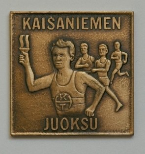 Kuvassa Kaisaniemen Juoksun mitali