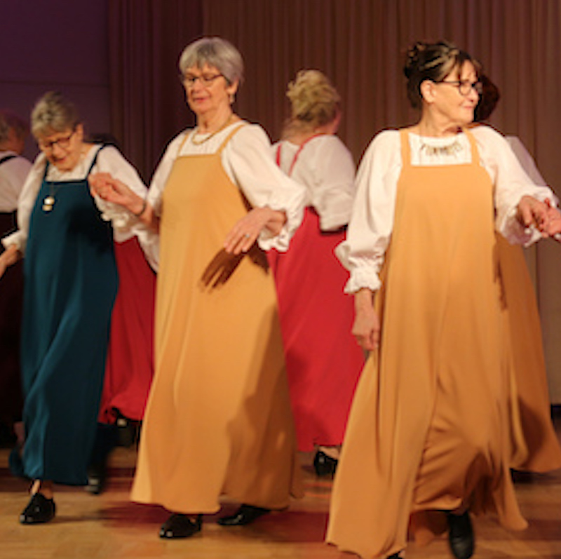 tanssiryhmä Topaasi.