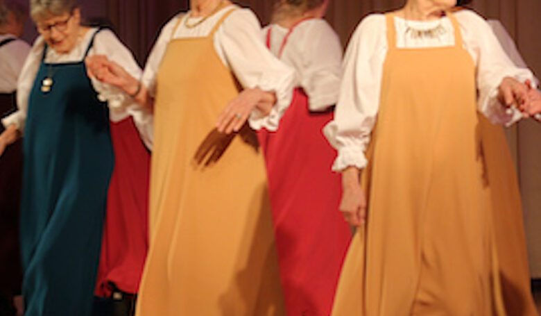 Tanssilliset tarinat -koreografiakurssi