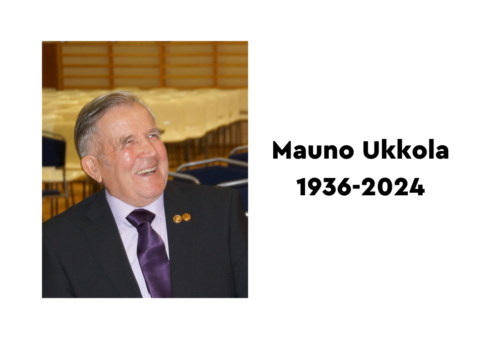 Mauno Ukkola hymyilee. Lisäksi teksti Mauno Ukkola 1936-2024.