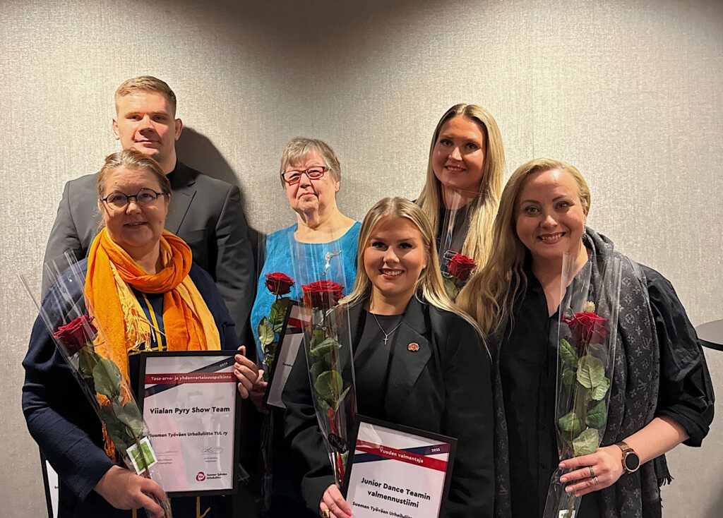 TUL:n päivän juhlassa 28.1. palkittuja toimijoita. 