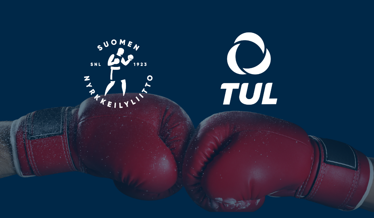 Tummansinisellä taustalla haalea kuva kahdesta nyrkkeilyhanskasta osumassa yhteen. Etualalla Suomen Nyrkkeilyliiton ja TUL:n valkoiset logot.